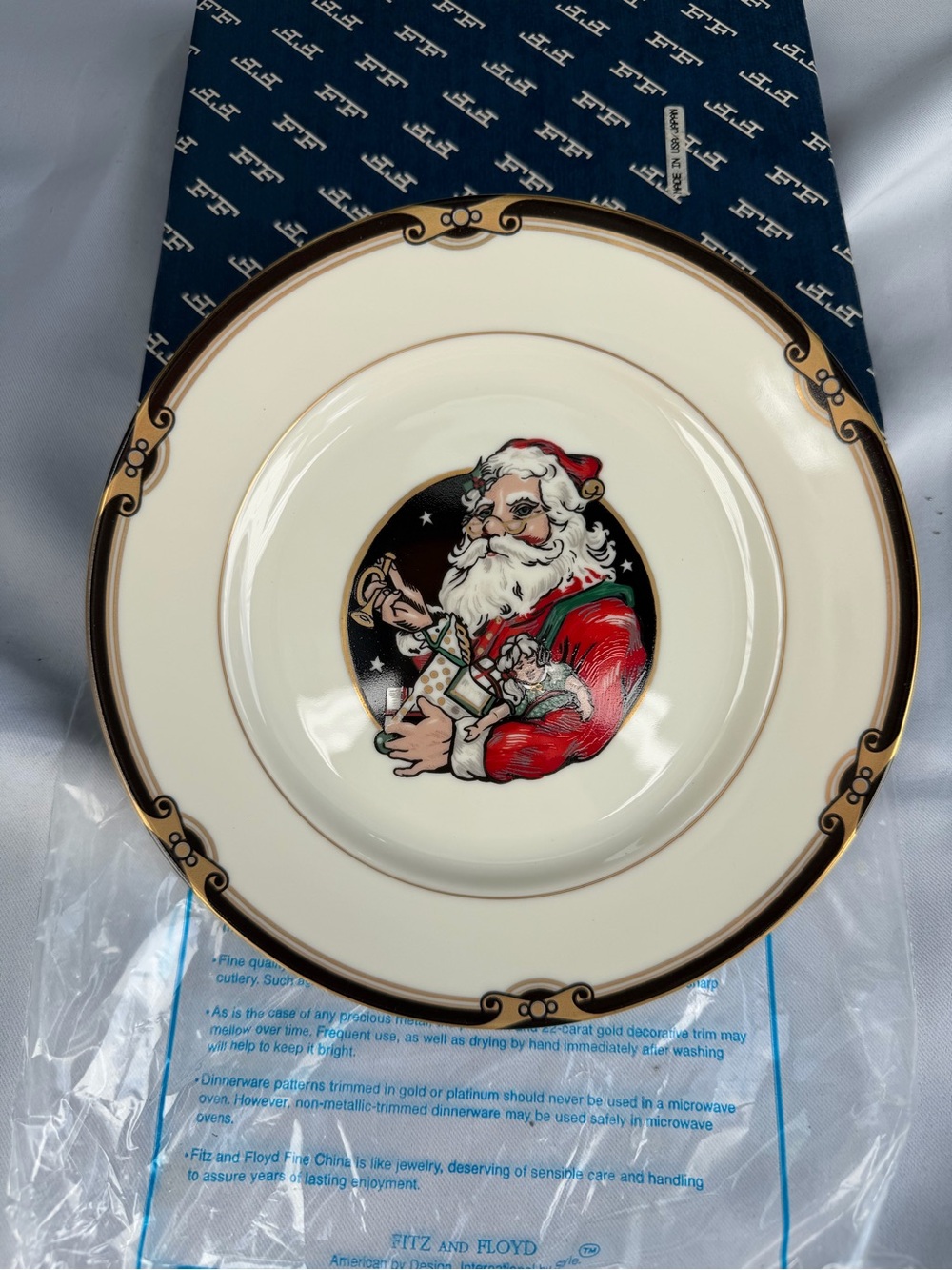 Fitz Floyd Santa's Workshop Christmas Salad Appetizer Plate American Settings